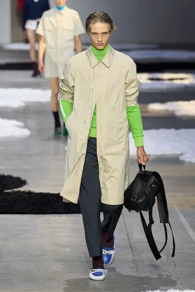 Look 14